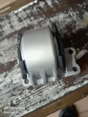 Gear Sitting Range Rover 2015