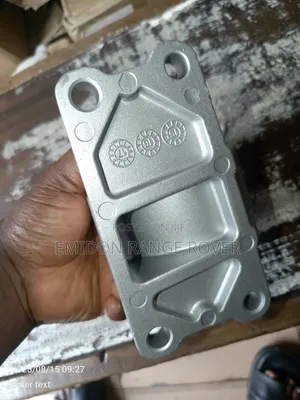 Gear Sitting Range Rover 2015