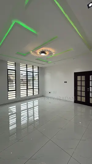 4bdrm Mansion in Carlton Gate Estate, Ibadan for sale