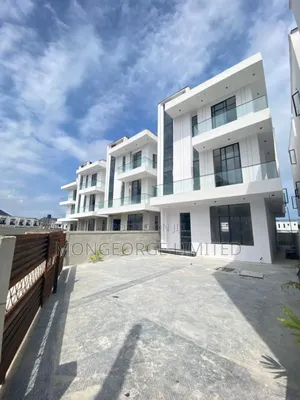 5bdrm Duplex in Chevron for sale