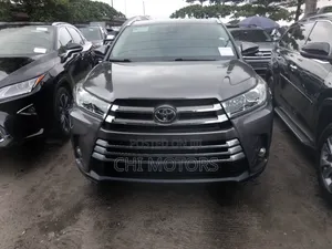 Toyota Highlander LE 4x2 V6 (3.5L 6cyl 8A) 2018 Gray