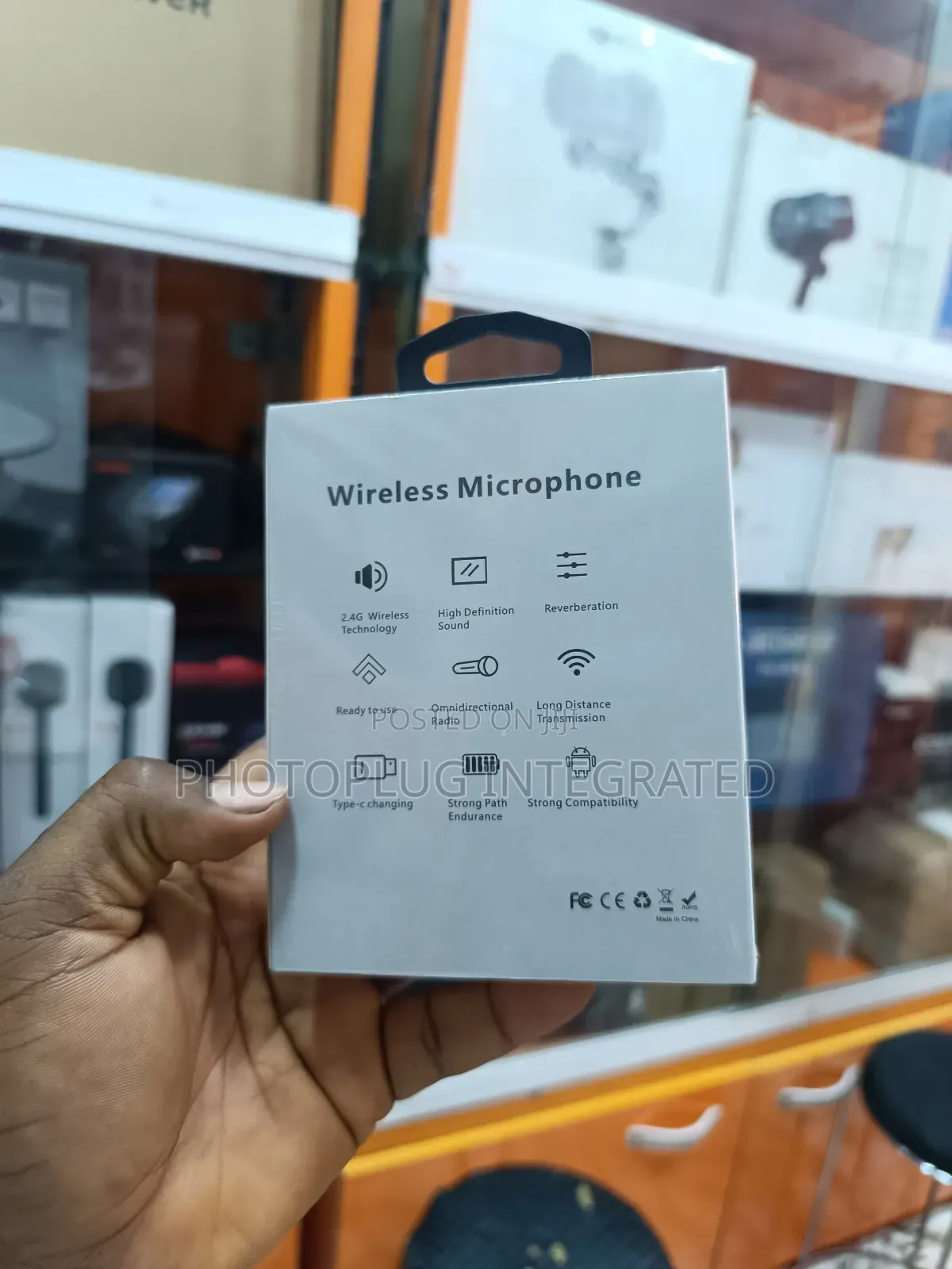  Wireless Microphone for iPhone and Type C Mount