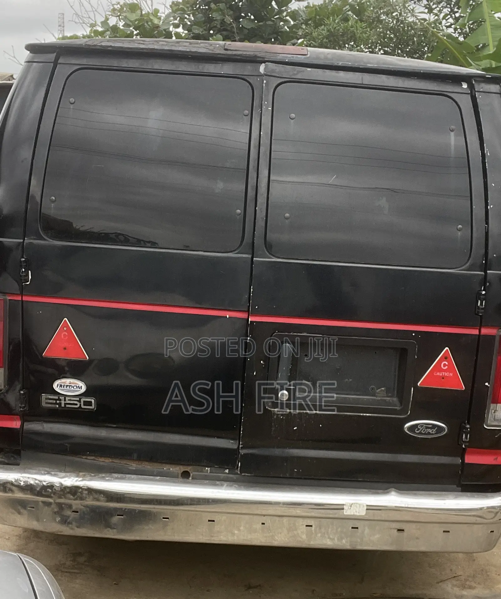 Ford E250 2006 Black