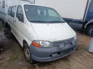 Toyota HiAce 2005 White