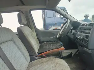 Toyota HiAce 2005 White