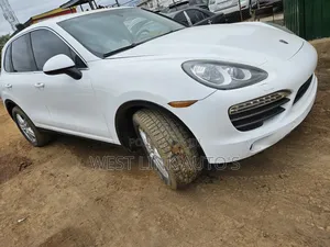Porsche Cayenne S 2012 White
