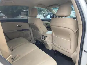 Toyota Venza 2010 White