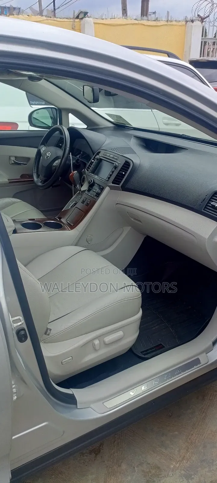 Toyota Venza V6 AWD 2010 Silver