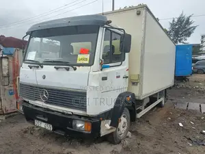 Mercedes Benz 814 Truck With Lift Gate Direct German