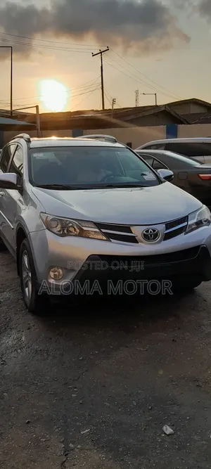Toyota RAV4 XLE 4dr SUV AWD (2.5L 4cyl 6A) 2015 Silver