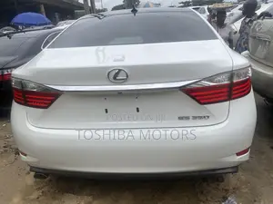 Lexus ES 350 FWD 2014 White