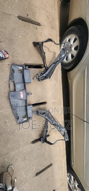 Set of E350 2011 Headlight Sitting