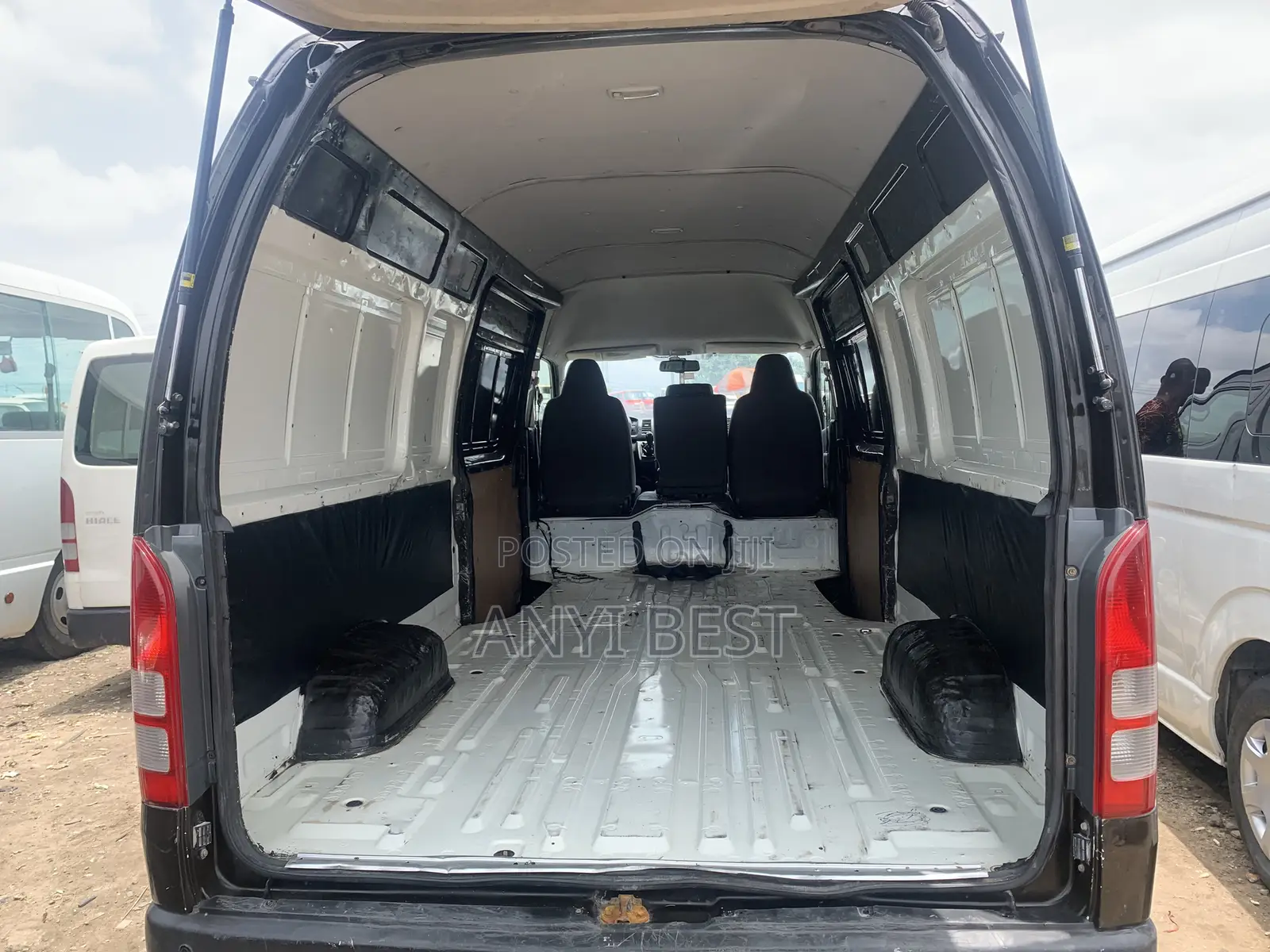 Toyota HiAce 2014 Brown
