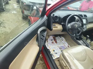 Toyota RAV4 2.5 2010 Red