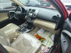 Toyota RAV4 2.5 2010 Red