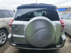 Toyota RAV4 2.5 2010 Silver
