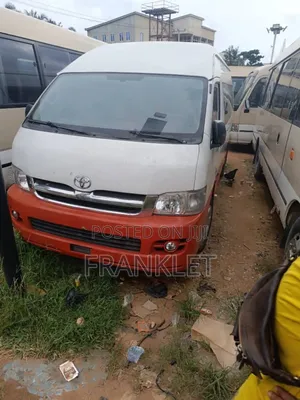 Toyota HiAce 2017 White