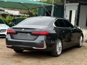 BMW 330i 2024 Black