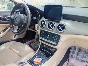 Mercedes-Benz GLA 250 2018 White