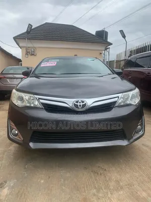 Toyota Camry LE 4dr Sedan (2.5L 4cyl 6A) 2012 Gray