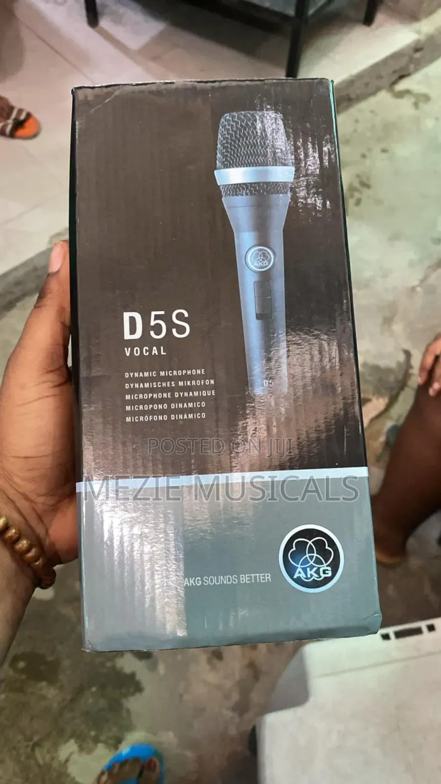 Microphone