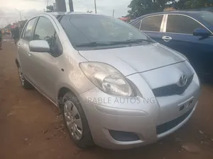 Toyota Yaris Base Sedan 4dr 2010 Silver