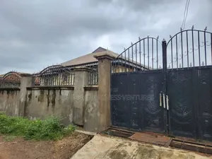 3bdrm Bungalow in Oluwo for sale
