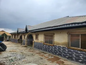 3bdrm Bungalow in Oluwo for sale