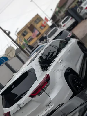 Toyota Highlander SE 2019 White