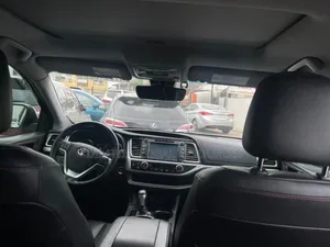 Toyota Highlander SE 2019 White