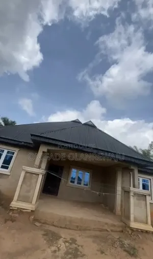3bdrm Bungalow in Owo for sale