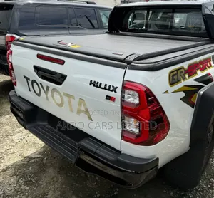 New Toyota Hilux 2025 Silver