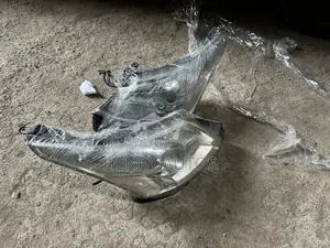 Set Headlamp Avensis 2010