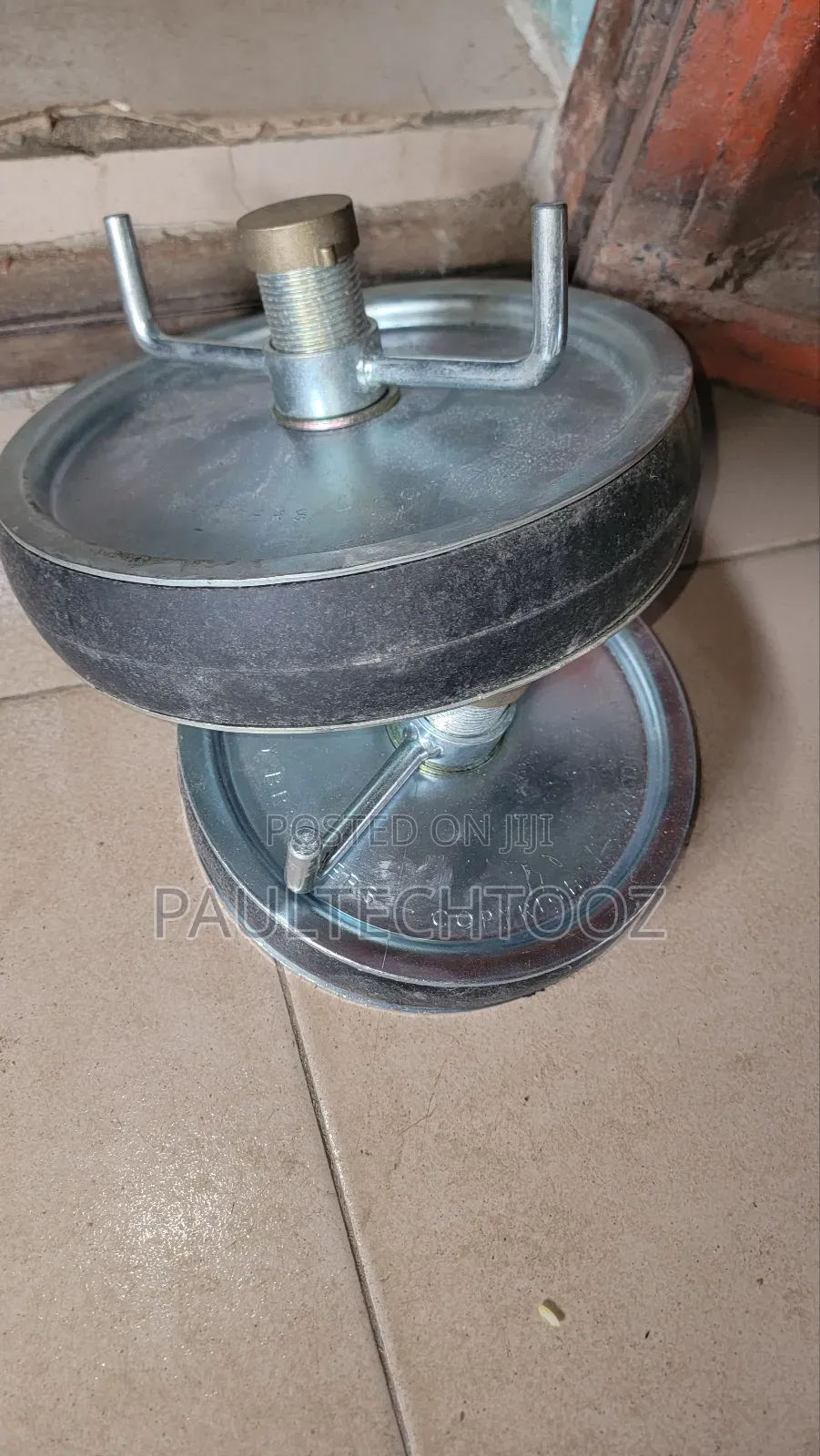 Scooper Plug/Plug Sealant