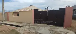 6bdrm Bungalow in Modomo, Ife for sale