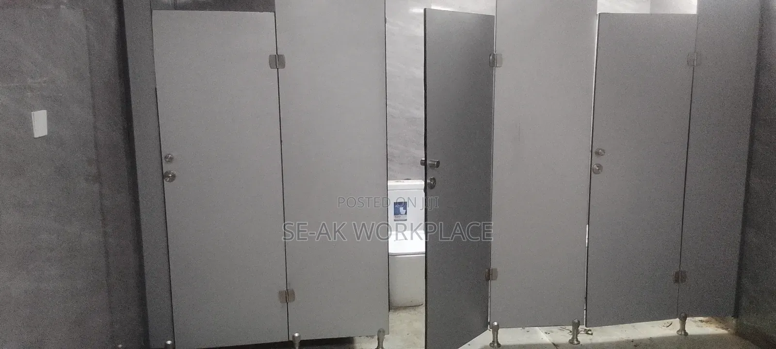 Waterproof Public Toilet SHEILDCORE Laminate Cubicle