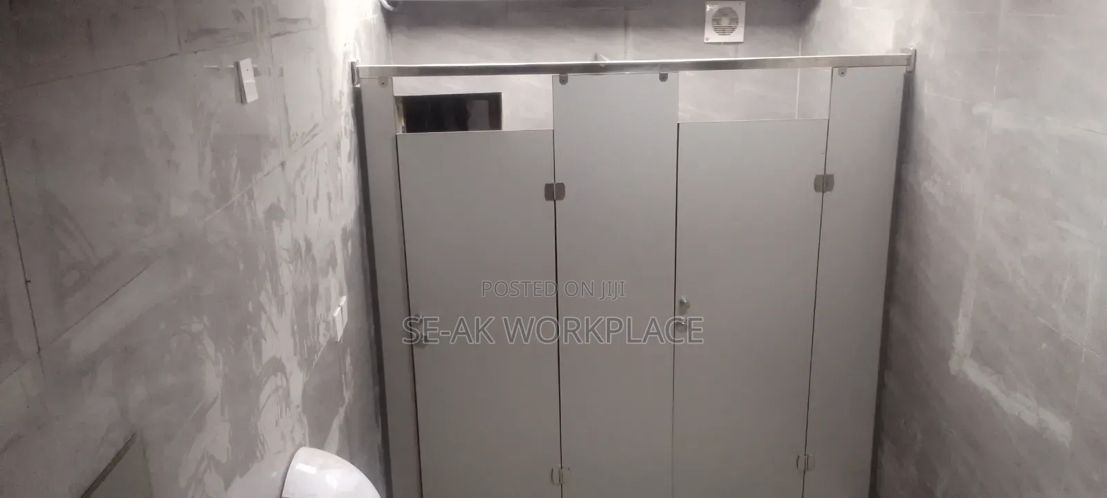 Waterproof Public Toilet SHEILDCORE Laminate Cubicle