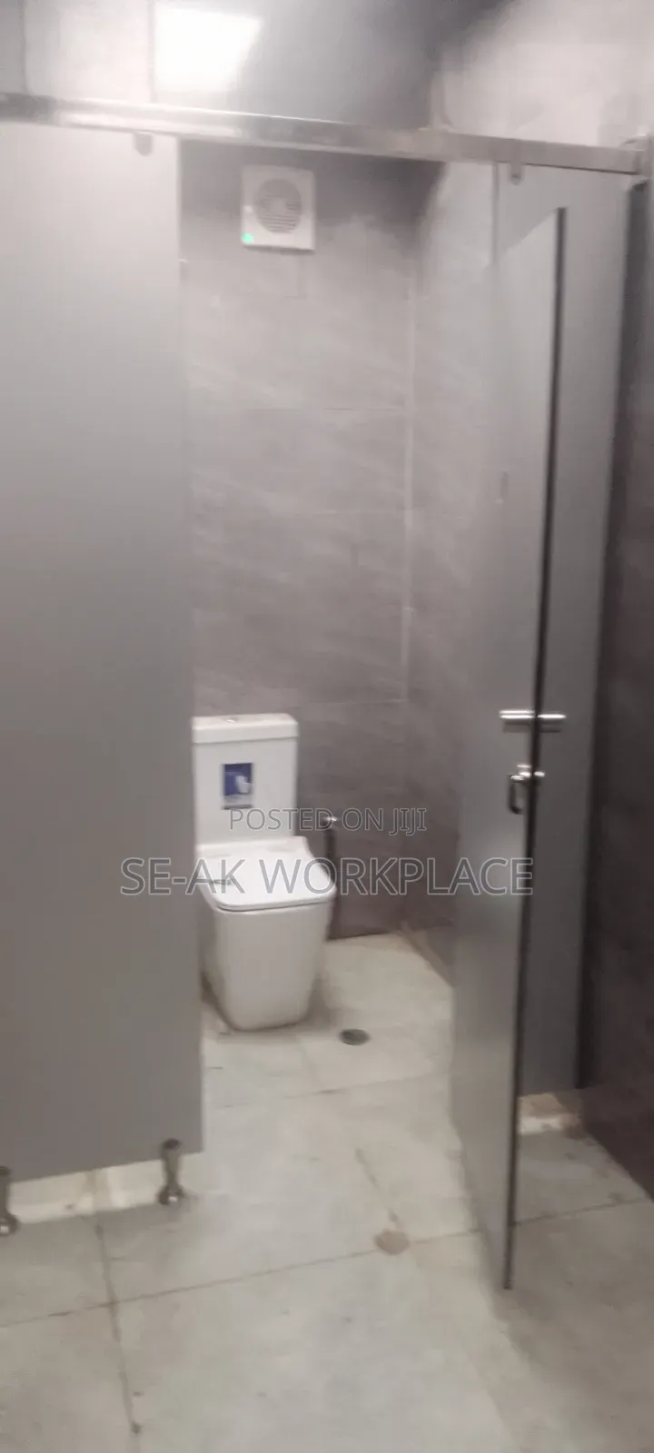 Waterproof Public Toilet SHEILDCORE Laminate Cubicle
