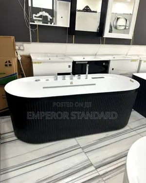 Plain Black Executive Bathtub With Faucet