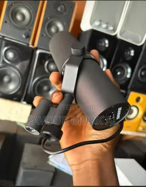 Shure Sm7b Vocal Dynamic Microphone.