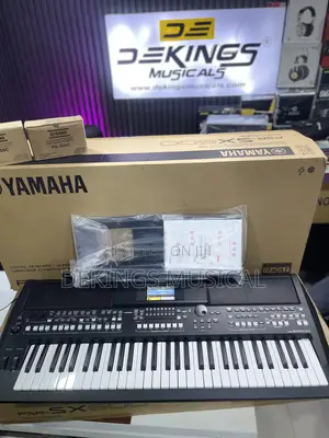 Yamaha PSR-Sx600 Digital and Arranger Workstation Keyboard