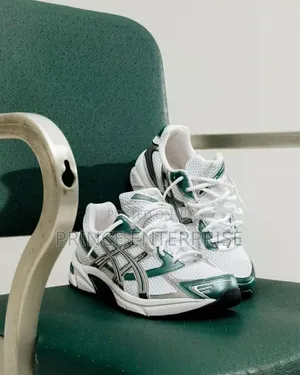 *Asics Gel-Kayano