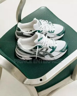 *Asics Gel-Kayano
