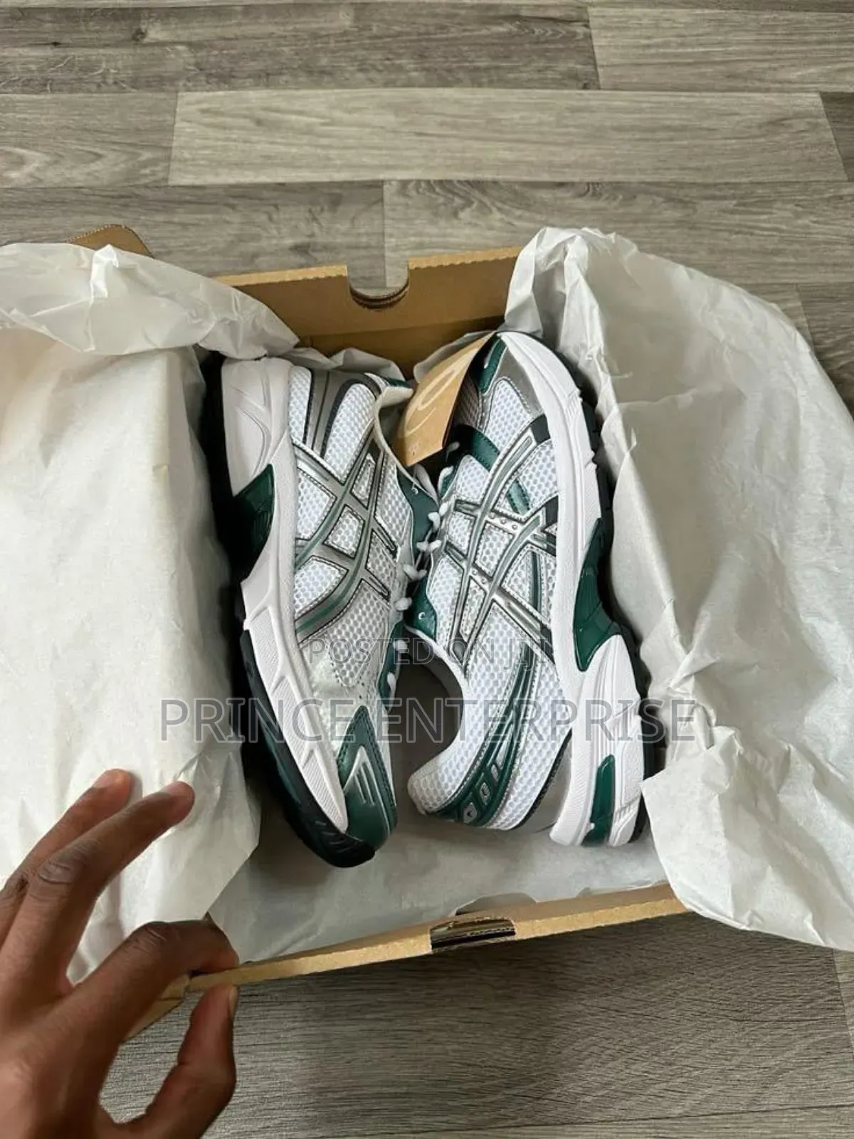 *Asics Gel-Kayano
