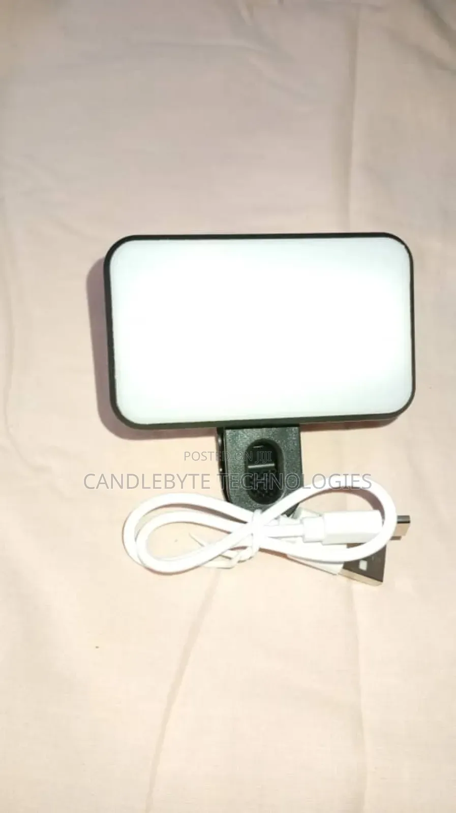 Clip-on Led Light – 3 Modes, Usb Rechargeable