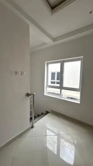 6bdrm Duplex in Chevron for rent