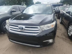 Toyota Highlander Plus 3.5L 4WD 2013 Black