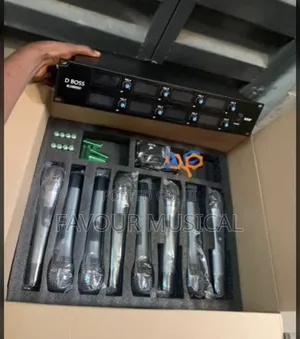 De Boss Blx88000 Digital Wireless Microphone System