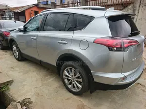 Toyota RAV4 Limited AWD (2.5L 4cyl 6A) 2016 Silver