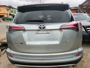 Toyota RAV4 Limited AWD (2.5L 4cyl 6A) 2016 Silver